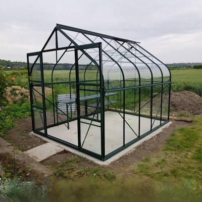 Easy access sturdy greenhouse